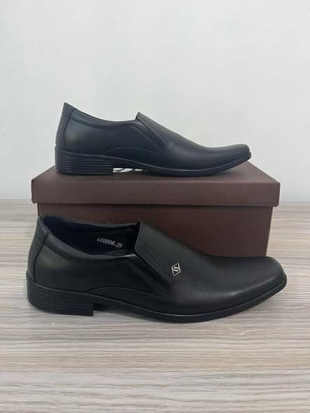 From Gents’ Office & Casual Shoes to Deck Shoes, Ladies’ Sandals, and Elegant Heels — we have the perfect pair for every occasion.