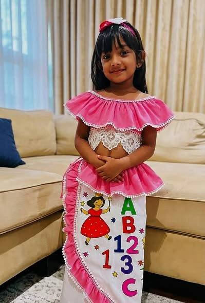 hand painted ළමා සාරියක්