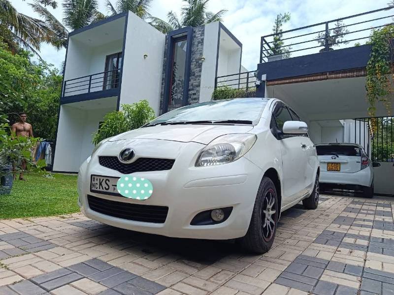 Vitz car for sale