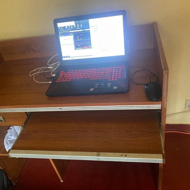 Computer table