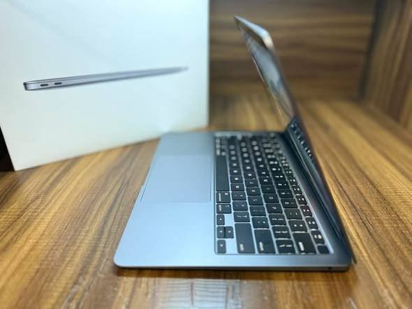 Used l Apple MacBook Air