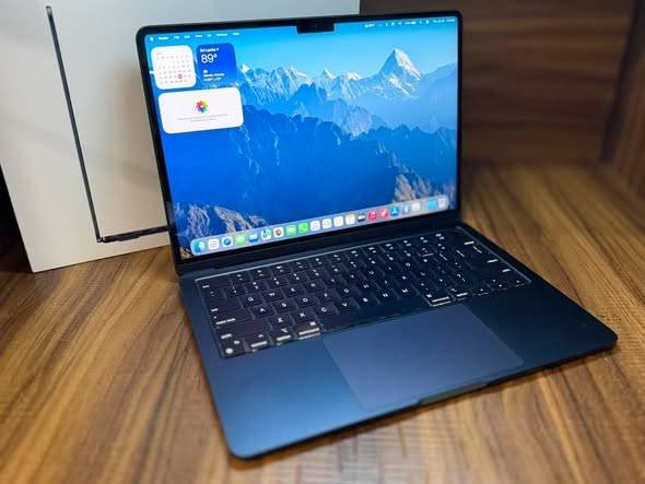 Used l Apple MacBook Air
